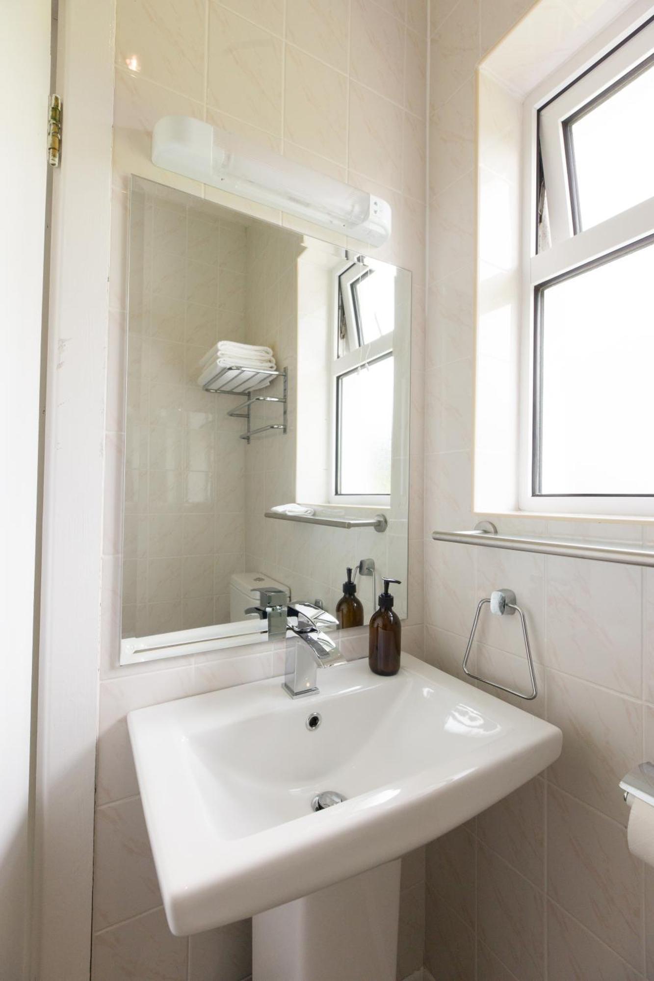 Lios Na Manach Eco B&B Woodford  エクステリア 写真